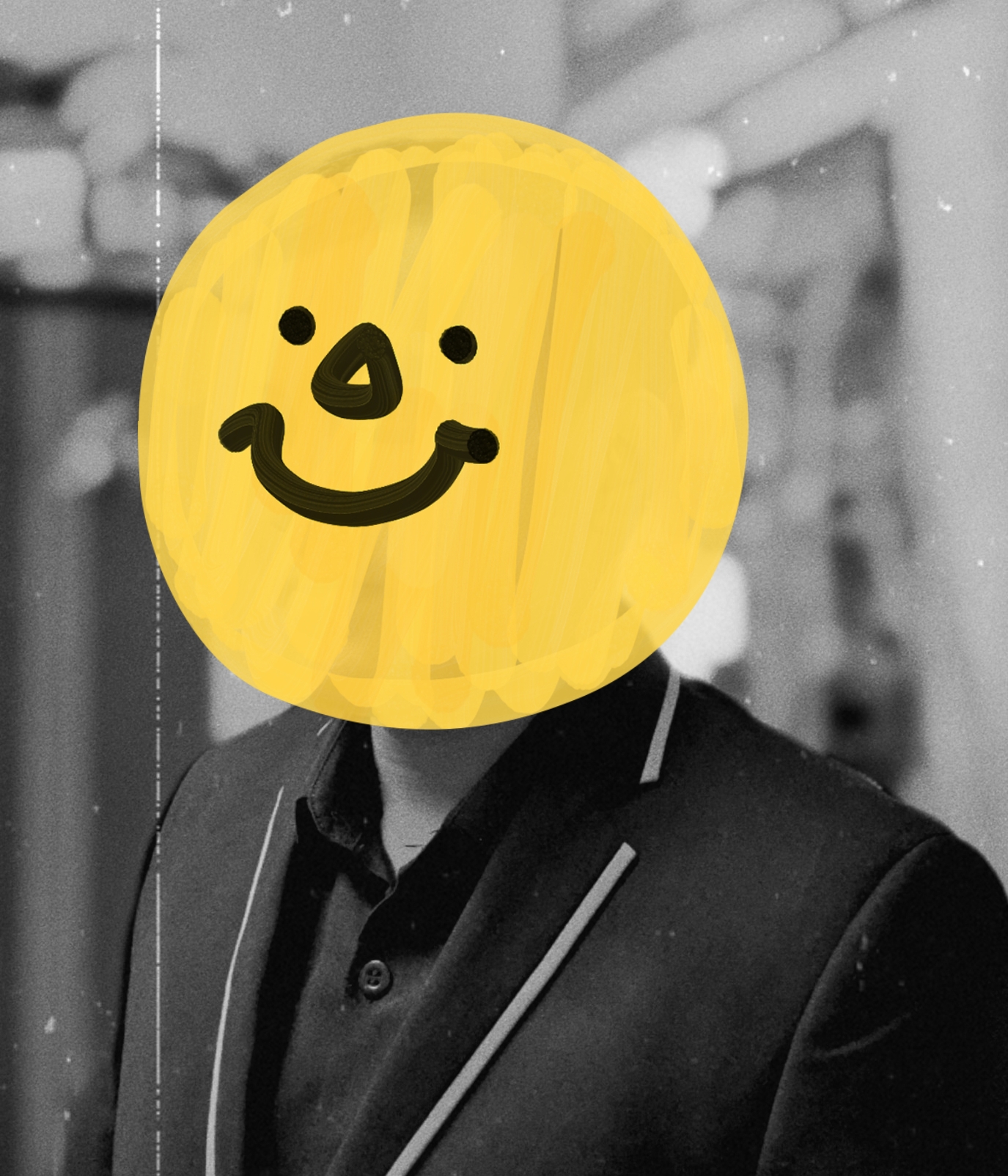 Foto Muhammad Raykram dengan stiker senyum kuning menutupi wajah